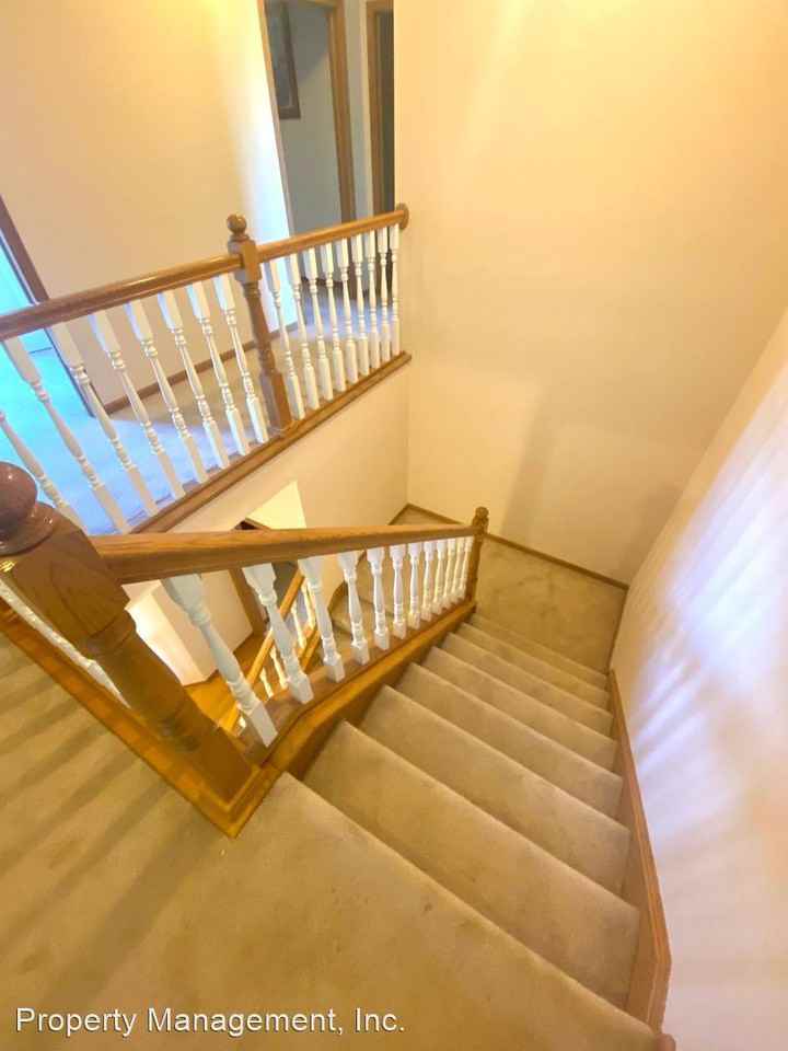 3305 S 79th St - Photo 2 of 18