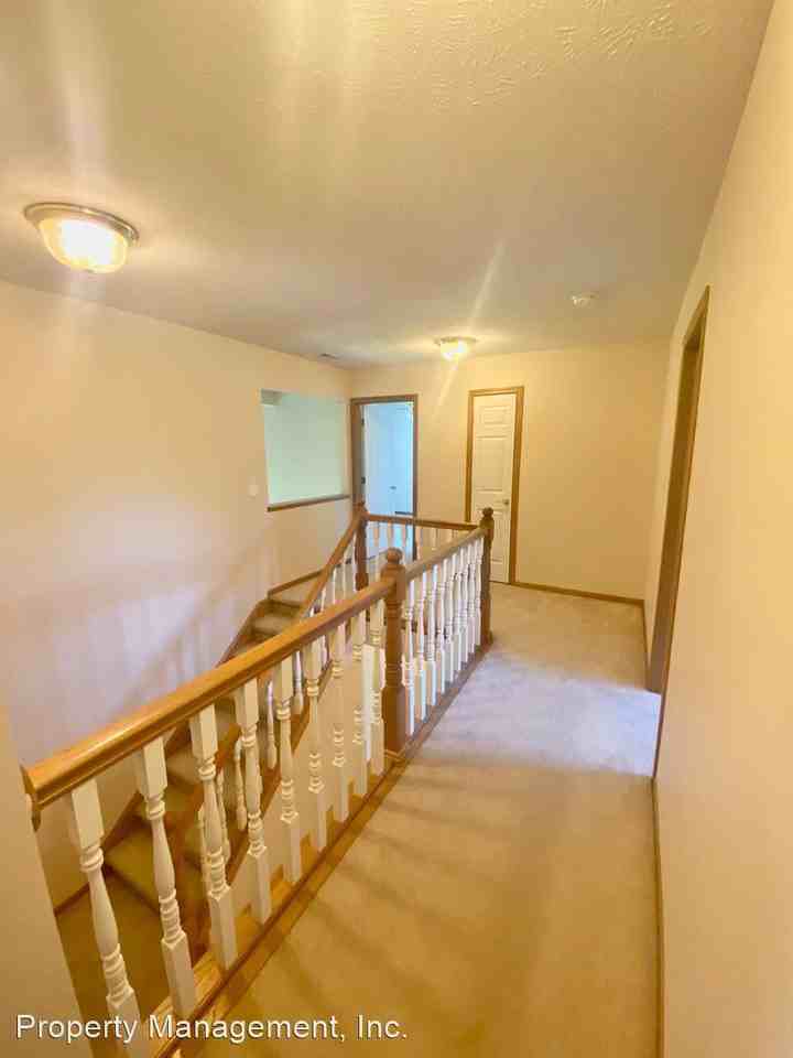 3305 S 79th St - Photo 3 of 18