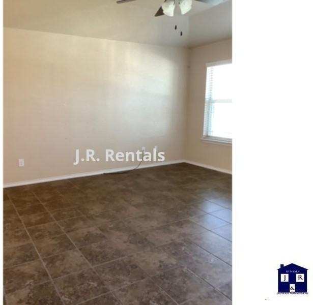 911 Brookview Dr #B - Photo 3 of 14