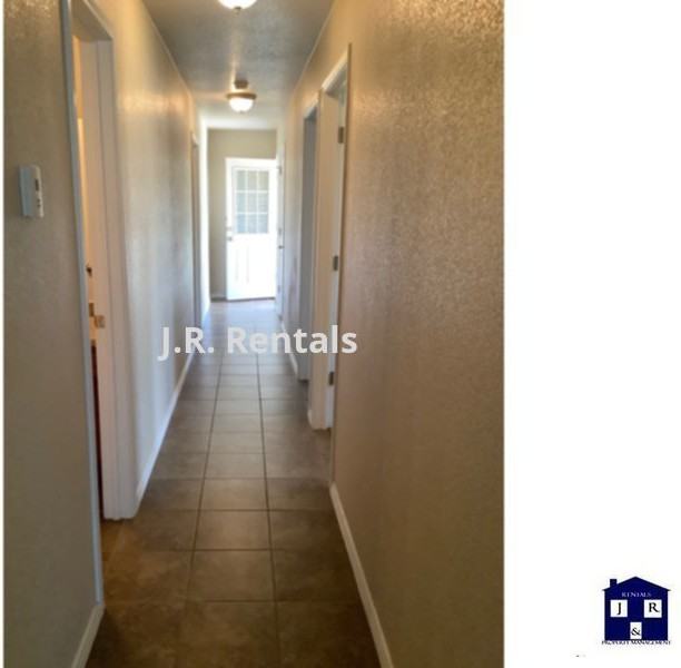 911 Brookview Dr #B - Photo 5 of 14