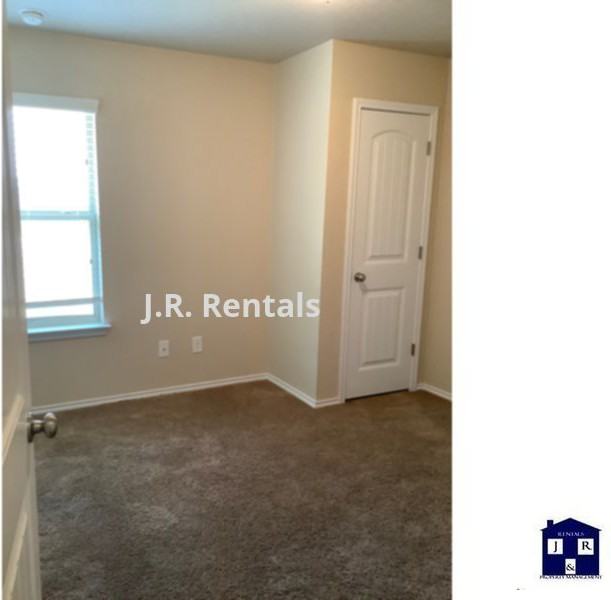 911 Brookview Dr #B - Photo 7 of 14