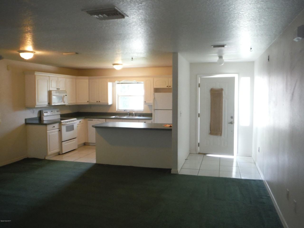 233 Broadview Dr - Photo 2 of 9