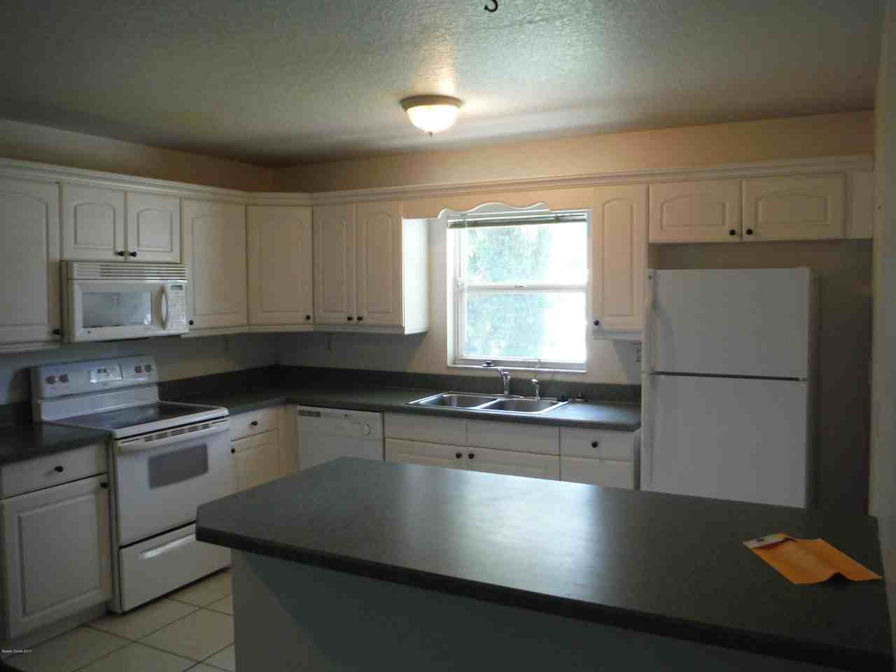 233 Broadview Dr - Photo 3 of 9