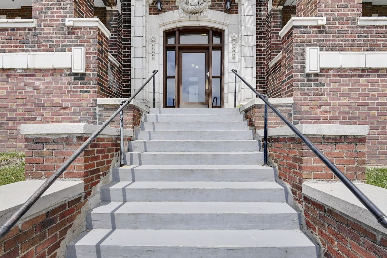 Sol Towers - Photo 3 of 30