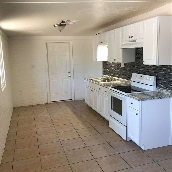 6444 W Fairmount Ave - Photo 2 of 12