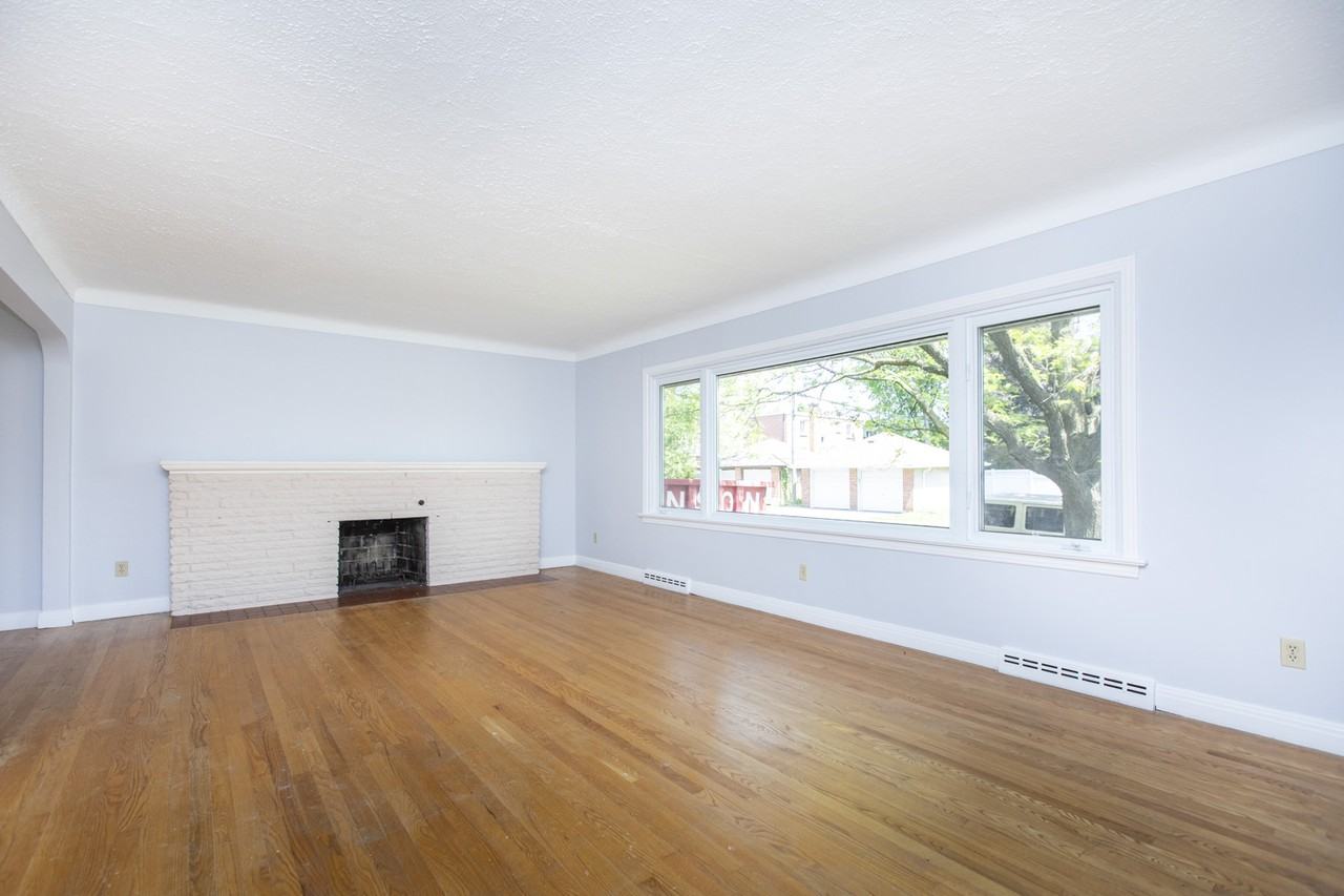 976 Vera Street - Photo 2 of 11