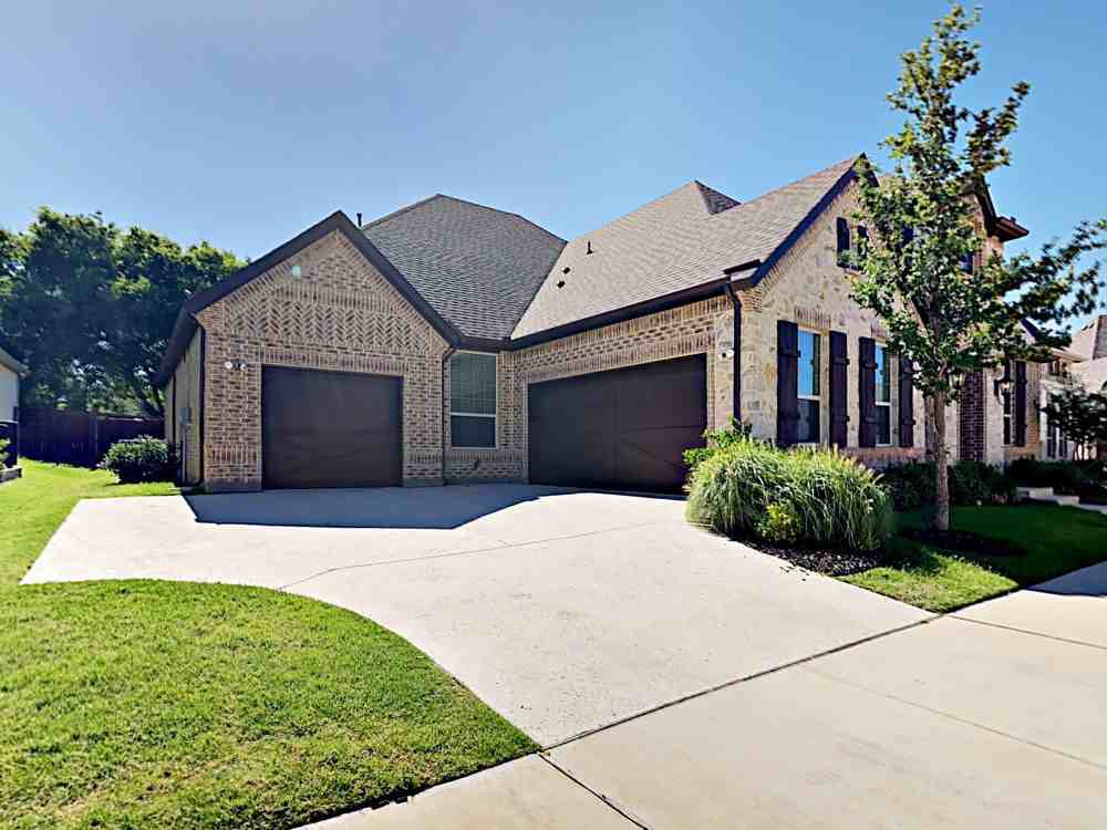 5609 Heron Dr E - Photo 2 of 19