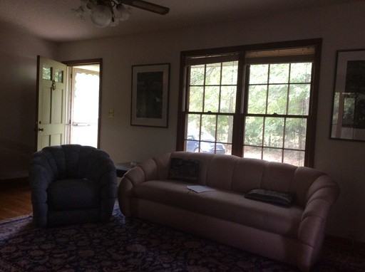 2591 Edgefield Rd - Photo 2 of 10