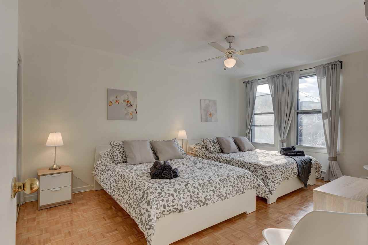 6068 Avenue du Parc, Montréal, QC H2V 4H3 3 Bedroom Condo for 2,150