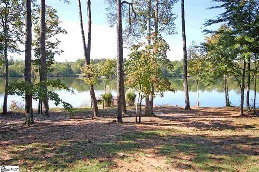 611 W Star Dr - Photo 3 of 32