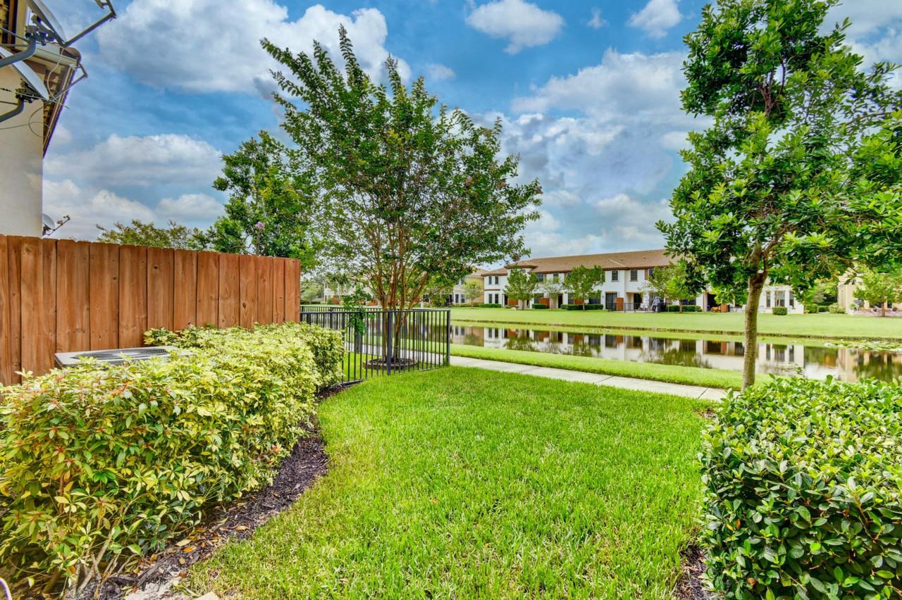 10385 Wellington Parc Drive - Photo 2 of 21