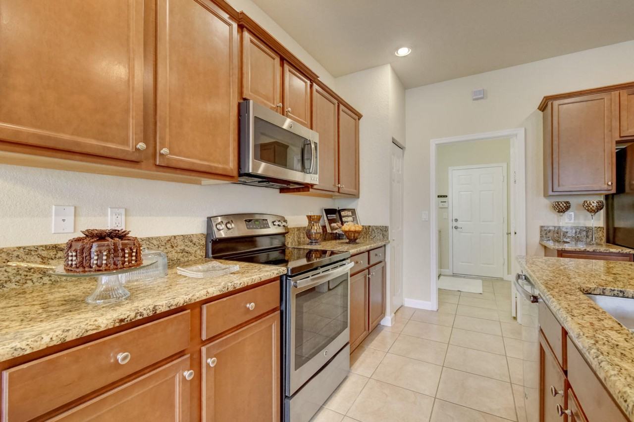 10385 Wellington Parc Drive - Photo 3 of 21