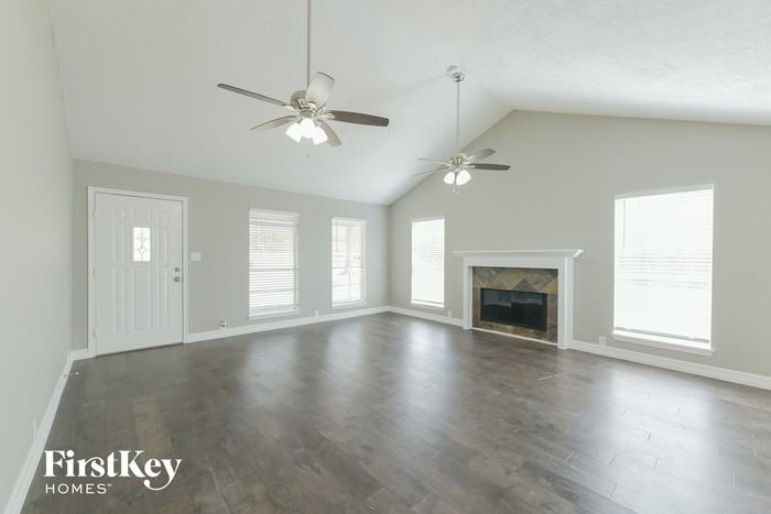 424 Tejas Blvd - Photo 3 of 15