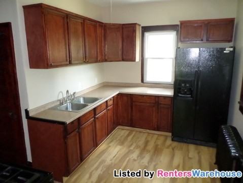 1134 James Ave N - Photo 2 of 13