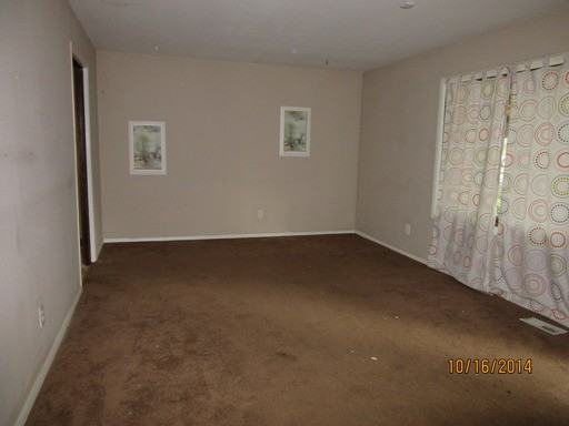 1909 215th Pl - Photo 2 of 9