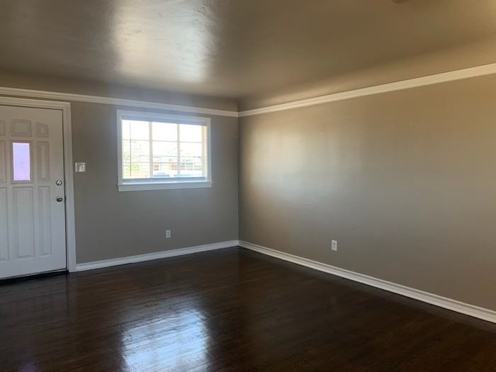 3218 Thomas Ave - Photo 3 of 17