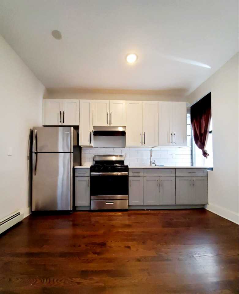 132 West 20th Street 2a Bayonne Nj 07002 2 Bedroom Apartment For Rent For 1 548 Month Zumper