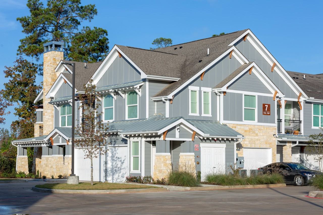 Lakeside Row The Residences - Photo 2 of 29