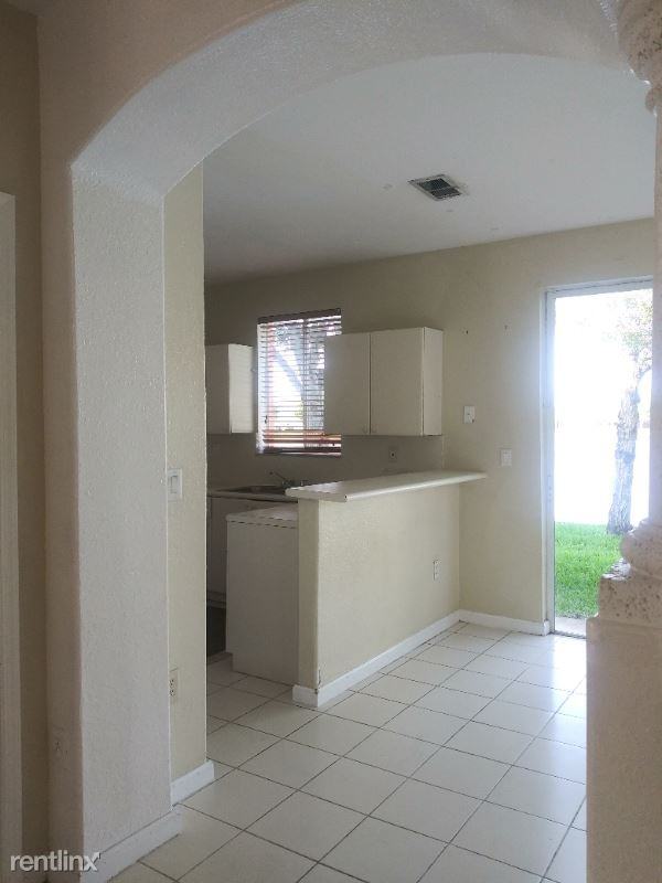 2615 Se 14th Ave - Photo 3 of 8