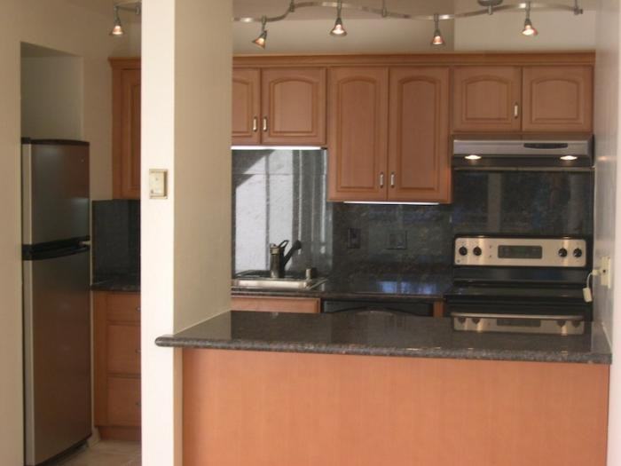 1040 Dolores St - Photo 2 of 12