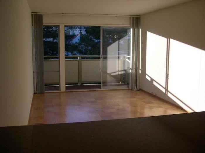 1040 Dolores St - Photo 3 of 12