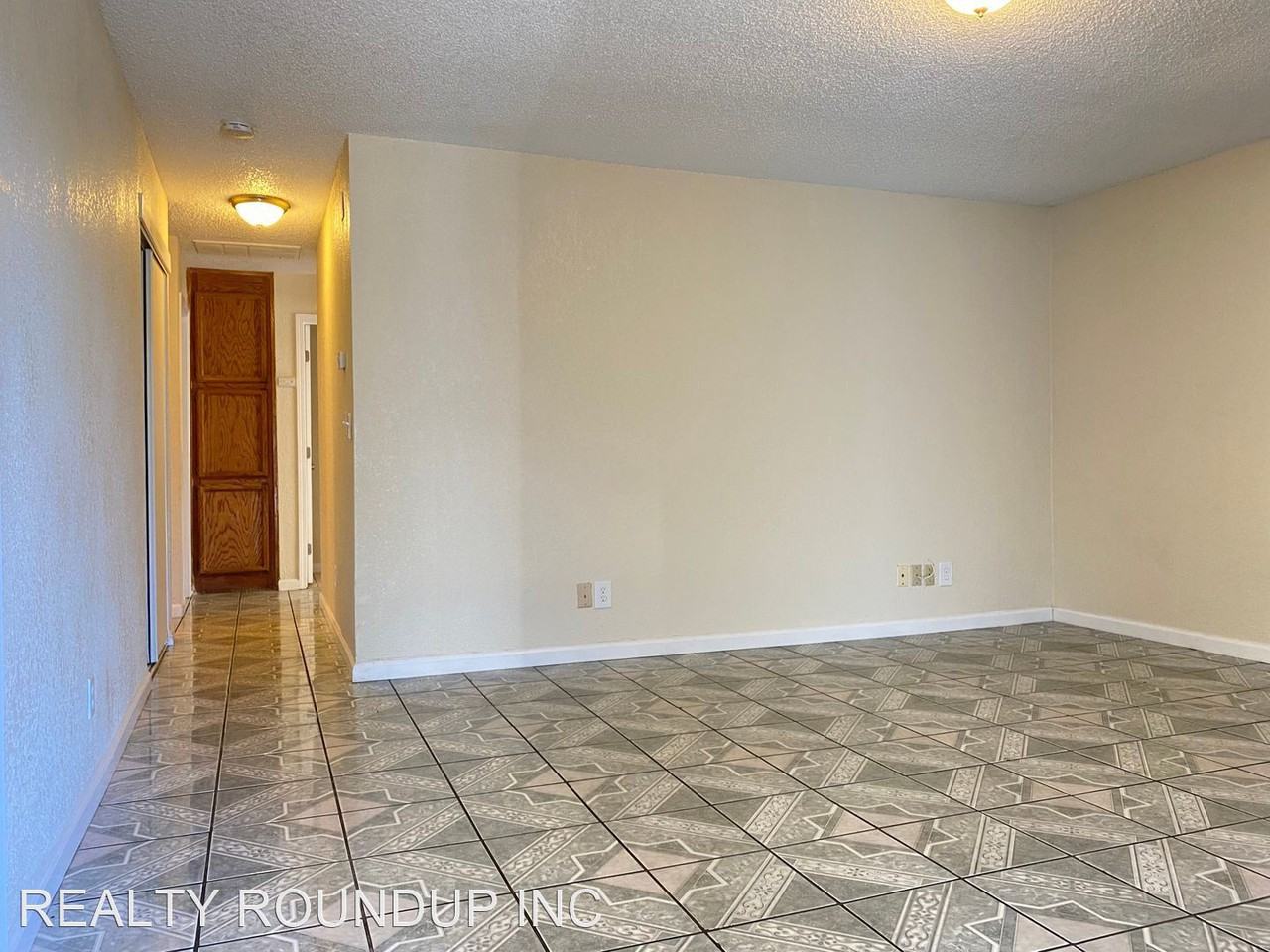 7928 36th Ave - Photo 3 of 19