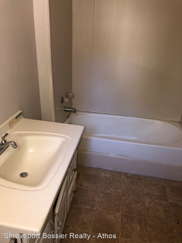 2230 Darien St - Photo 2 of 9