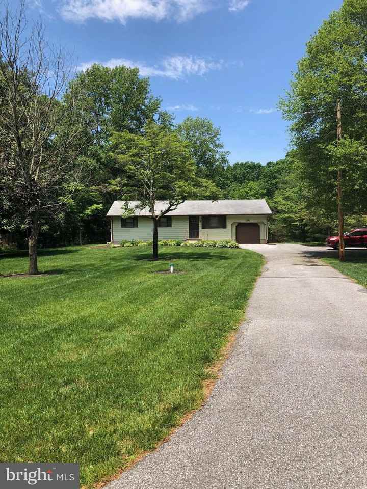 237 Morris Ave - Photo 2 of 17