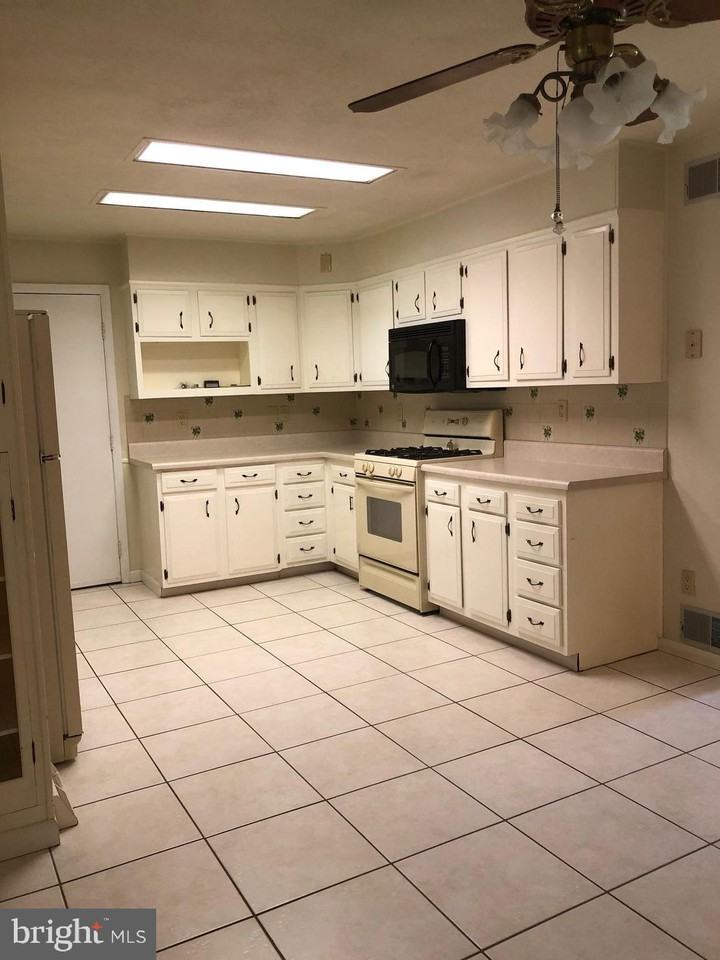 237 Morris Ave - Photo 3 of 17