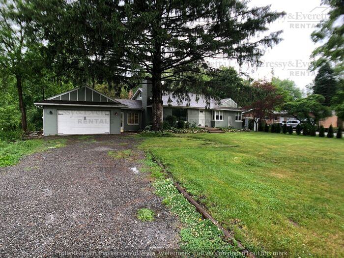 1544 Ferndale Blvd - Photo 3 of 13