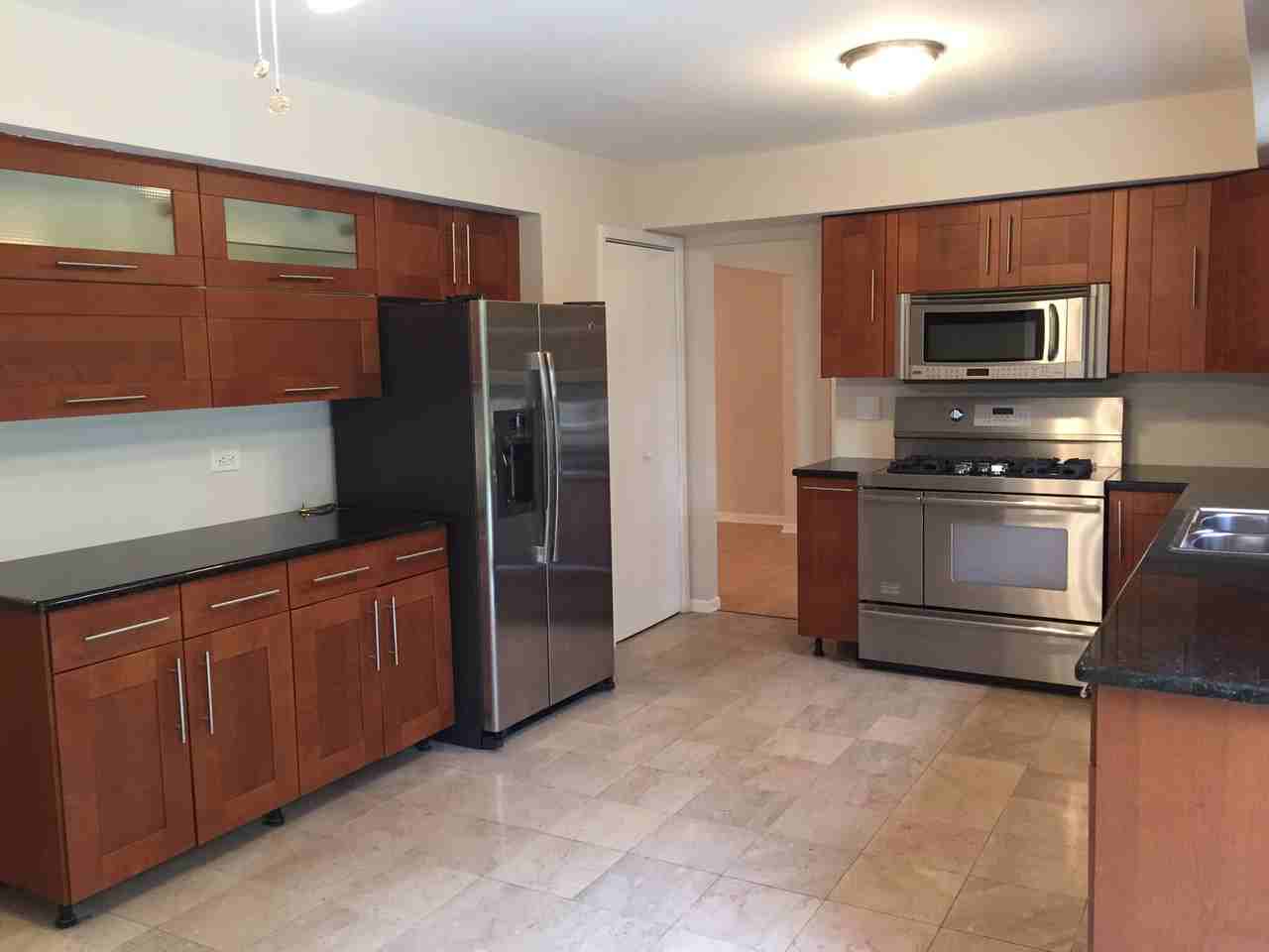 1607 Sylvan Ct - Photo 3 of 24