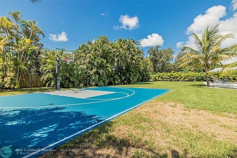 5540 Pennock Point Rd - Photo 2 of 26