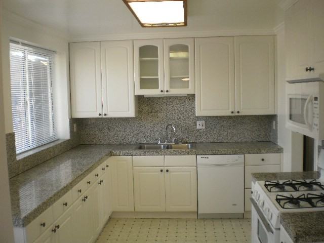 14765 Raritan Dr - Photo 3 of 10