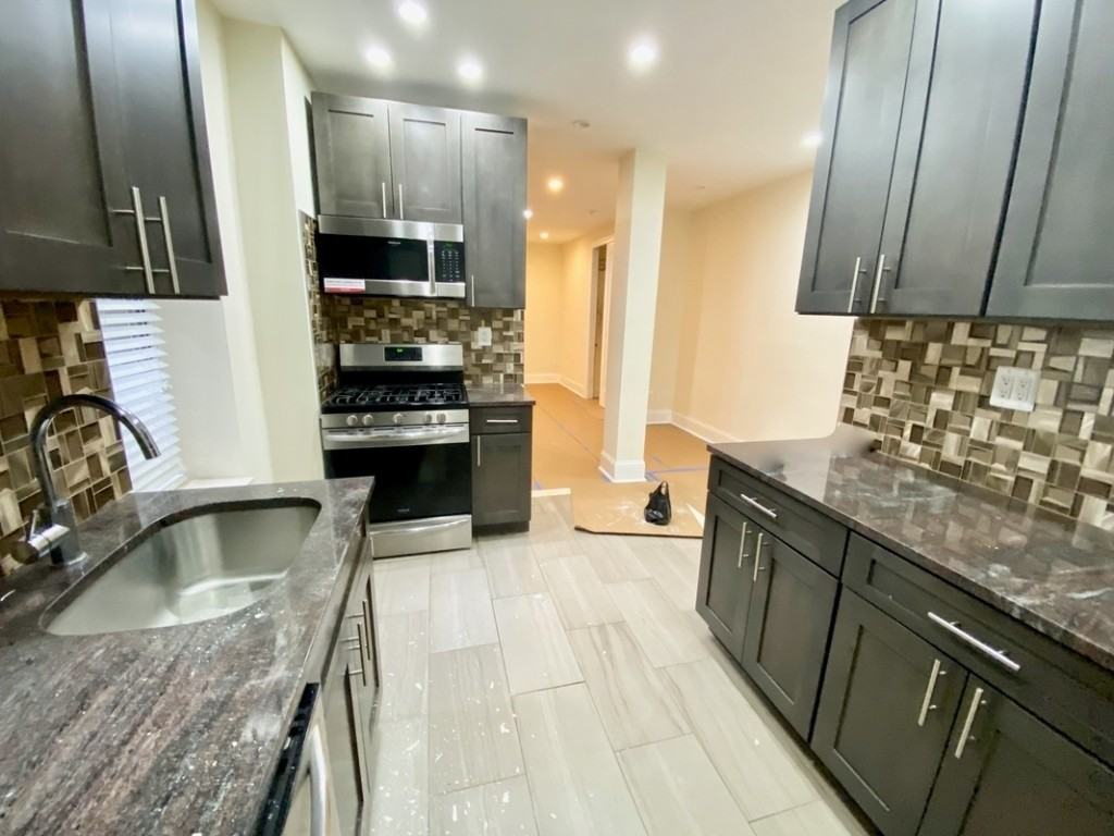 201 Eastern Pkwy #2J