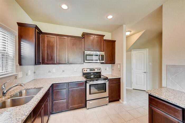 8928 Deadwood Ln - Photo 3 of 12