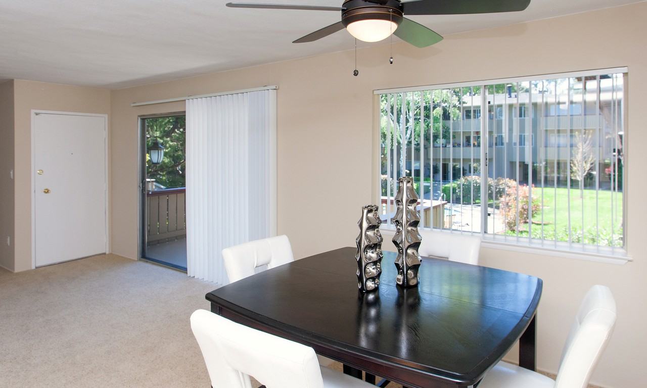 Stanford Villa - Photo 4 of 19