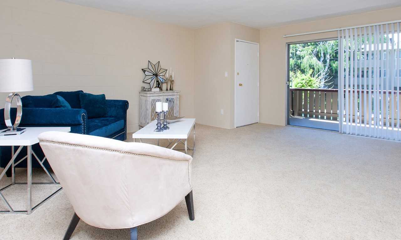 Stanford Villa - Photo 5 of 19