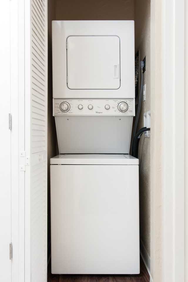 Stanford Villa - Photo 7 of 19