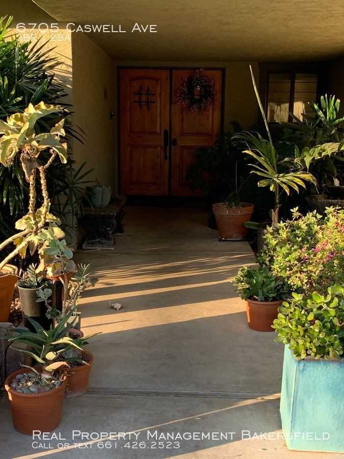 6705 Caswell Ave - Photo 3 of 16