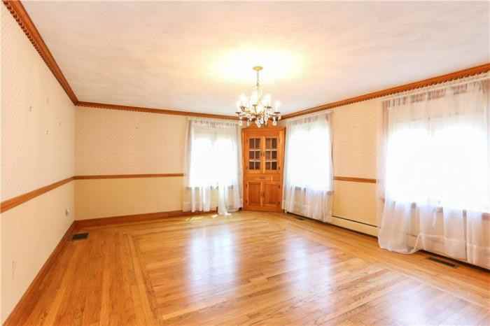 24 Lister Dr - Photo 2 of 17