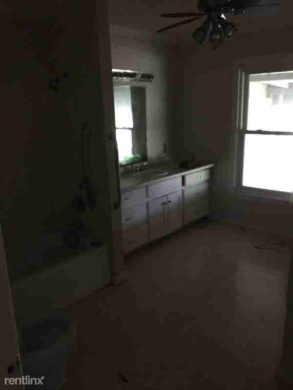 122 W Birch St - Photo 2 of 8