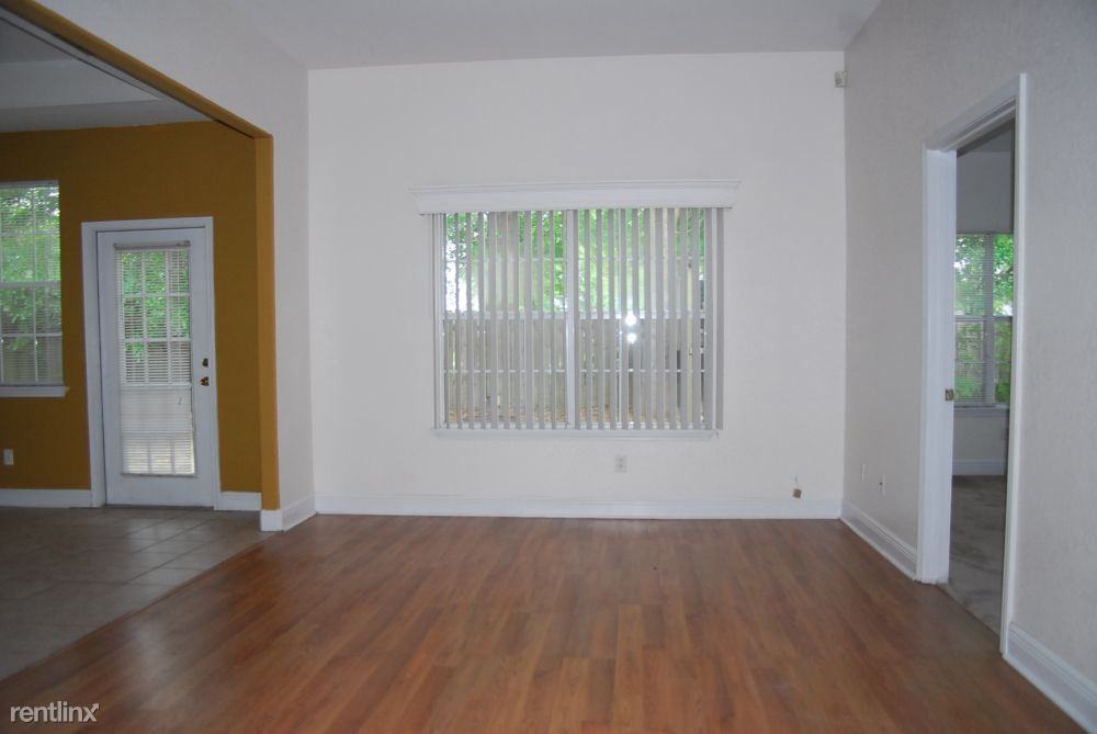 11057 Oakcrest Dr - Photo 2 of 14