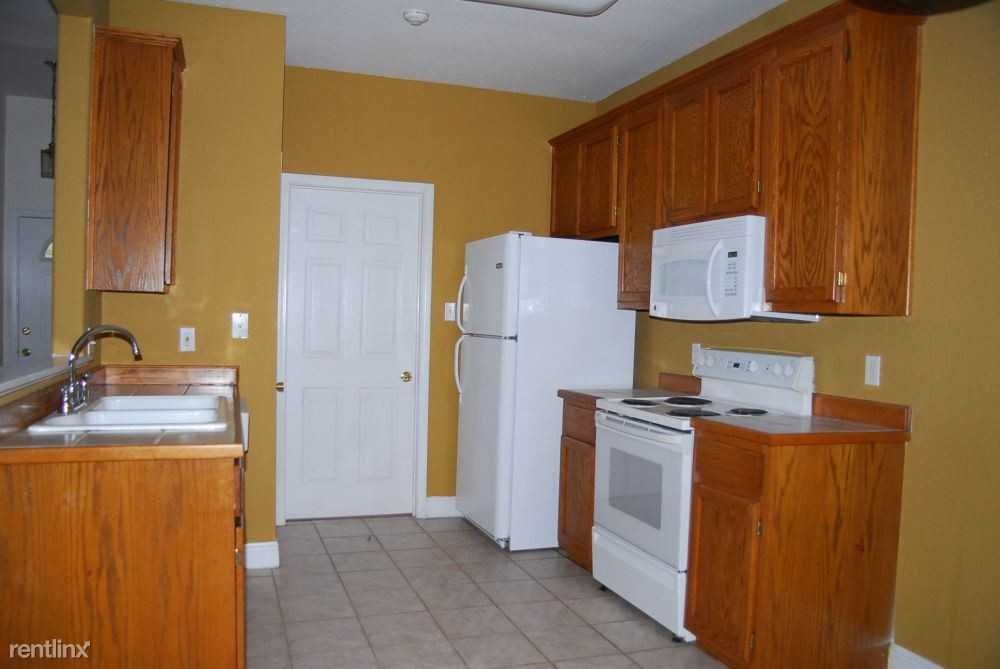 11057 Oakcrest Dr - Photo 3 of 14