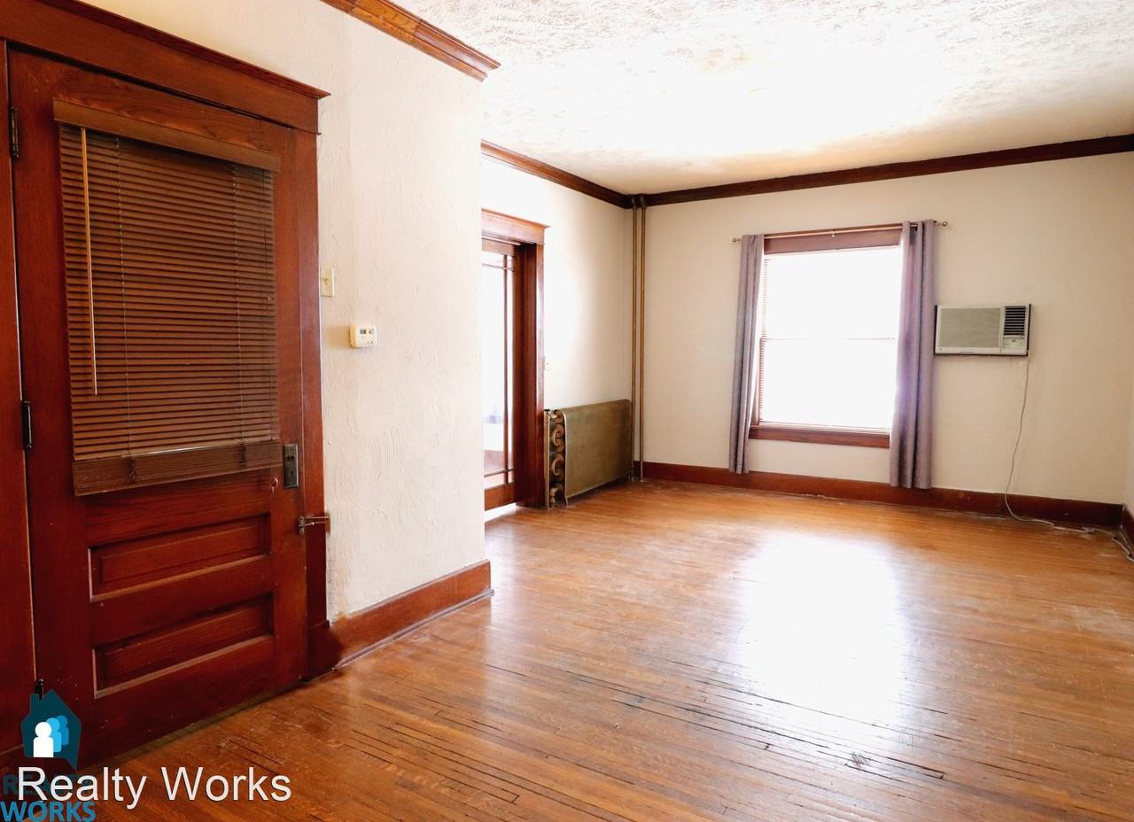 1748 South Street - Photo 2 of 7