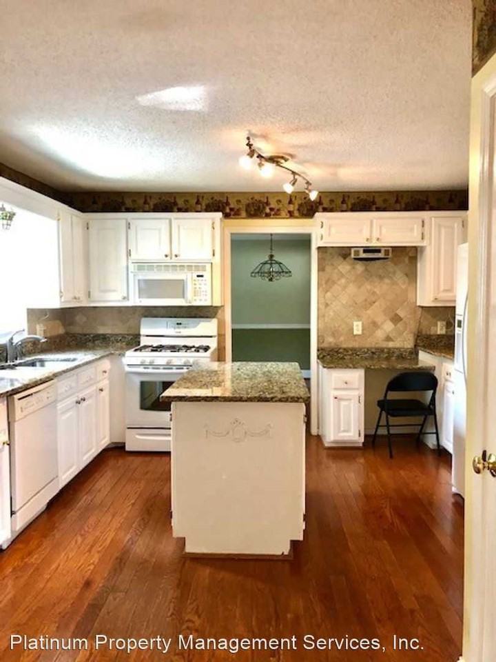 3145 Oak Meadow Dr - Photo 3 of 26