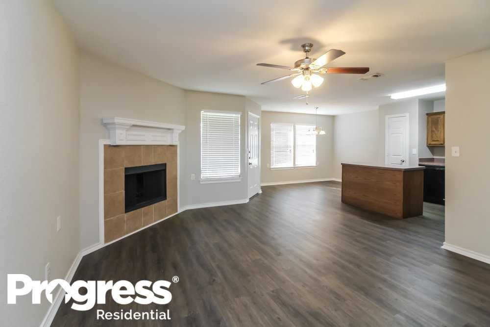 2912 E 4th St - Photo 2 of 15