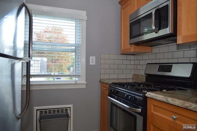155 Lenox Ave - Photo 2 of 8