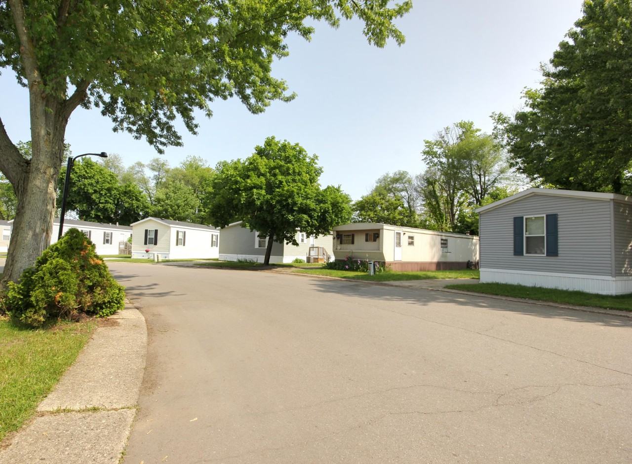 Groveland Manor Homes 13318 Dixie Hwy, Holly, MI 48442 Zumper