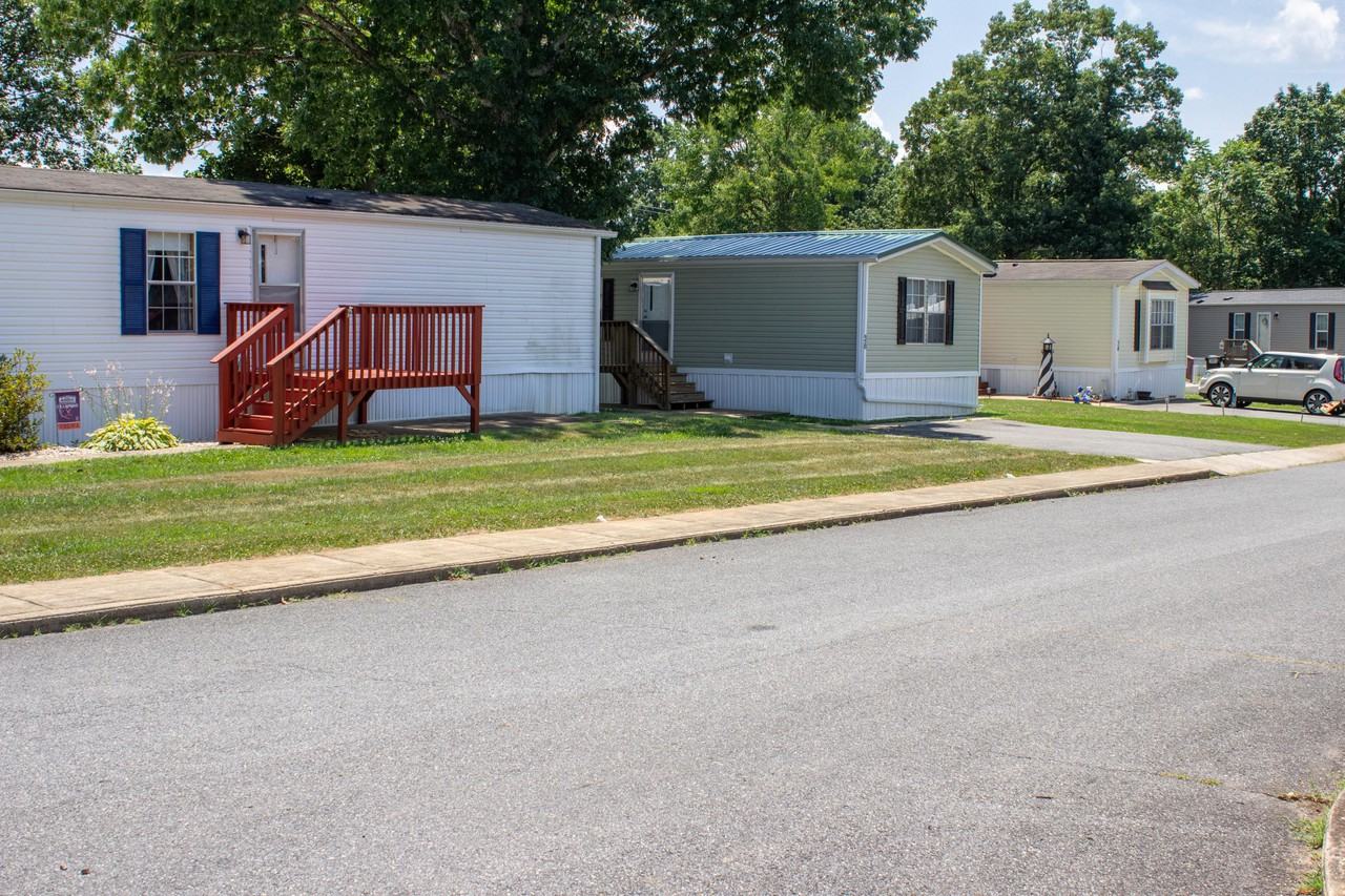 The Oaks at Timberlake - Photo 2 of 4