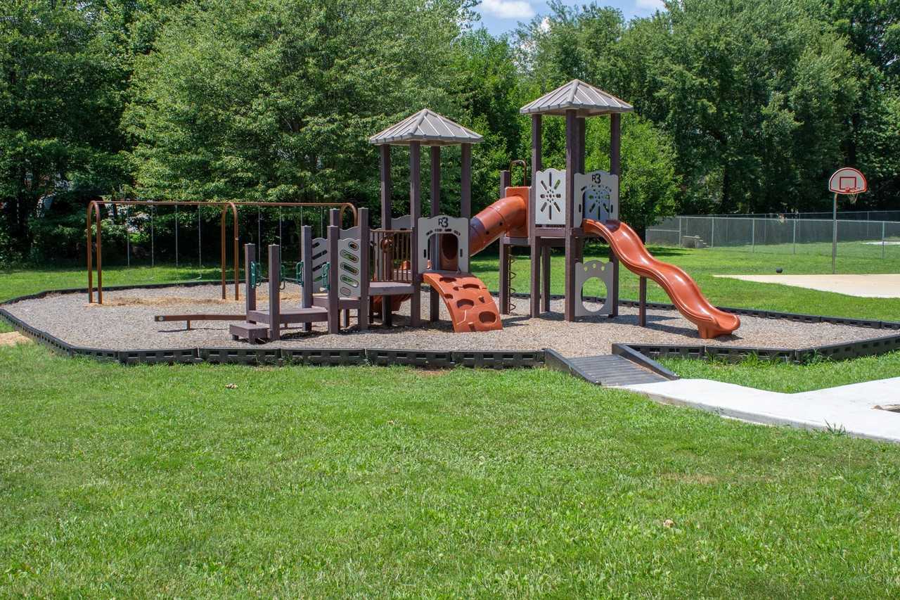 The Oaks at Timberlake - Photo 3 of 4